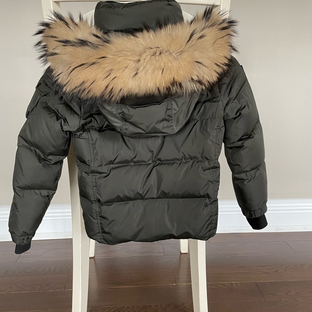 SAM. Kids winter down jacket in like new condition. Size 6. - Picture 4 of 5